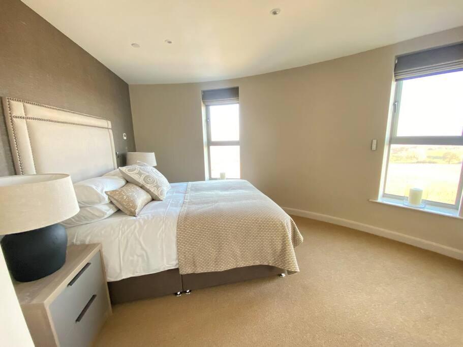 Luxury Converted Water Tower In Flockton Villa Emley ภายนอก รูปภาพ