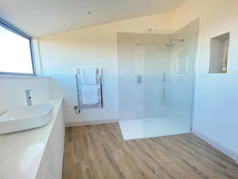 Luxury Converted Water Tower In Flockton Villa Emley ภายนอก รูปภาพ