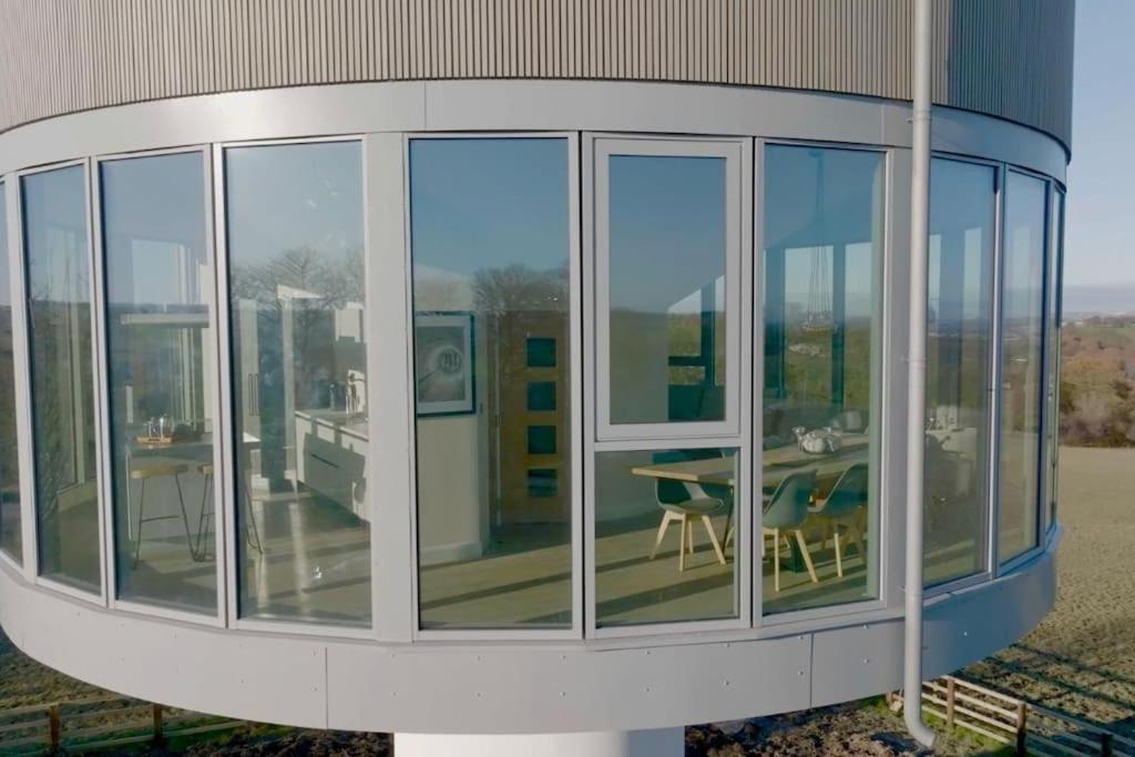 Luxury Converted Water Tower In Flockton Villa Emley ภายนอก รูปภาพ