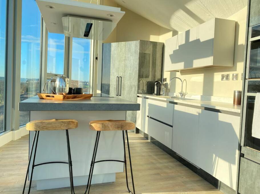 Luxury Converted Water Tower In Flockton Villa Emley ภายนอก รูปภาพ